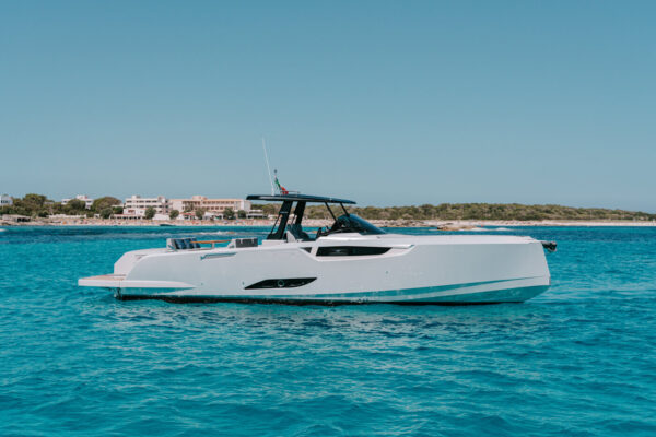 Cayman Yachts 40
